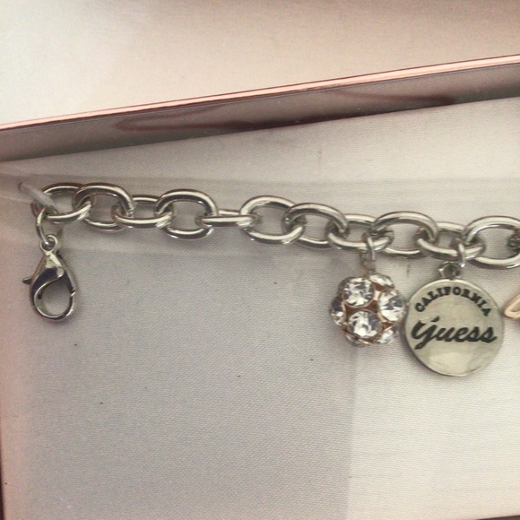 GUESS CHARM BRACELET AND EARRINGS GIFT SET NWT - Picture 5 of 9